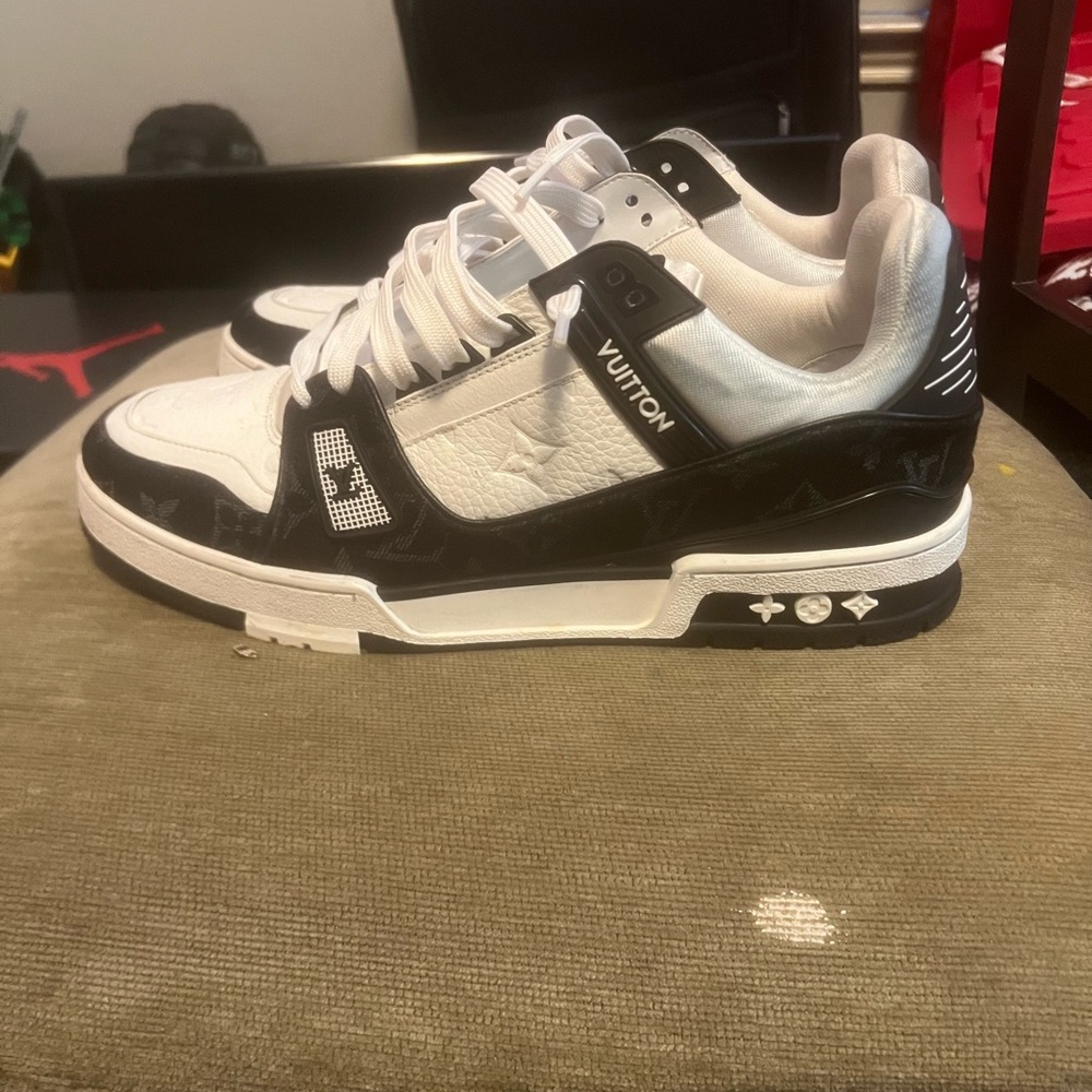 Louis Vuitton trainers - Picture 3 of 4